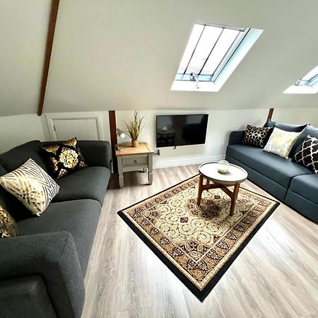 Glastonbury Secret Retreat - 1 Bd Split-Level Apt, Sleeps 3 Eksteriør bilde