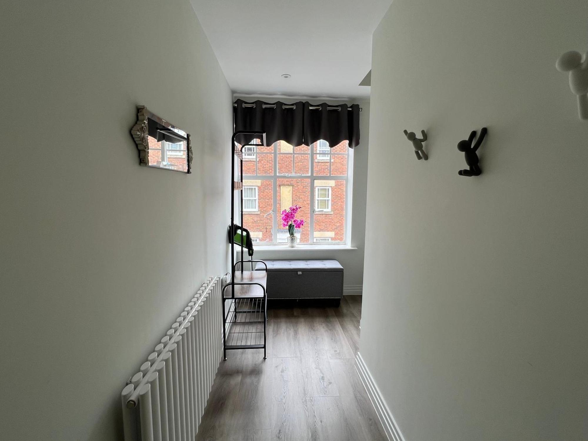 Glastonbury Secret Retreat - 1 Bd Split-Level Apt, Sleeps 3 Eksteriør bilde