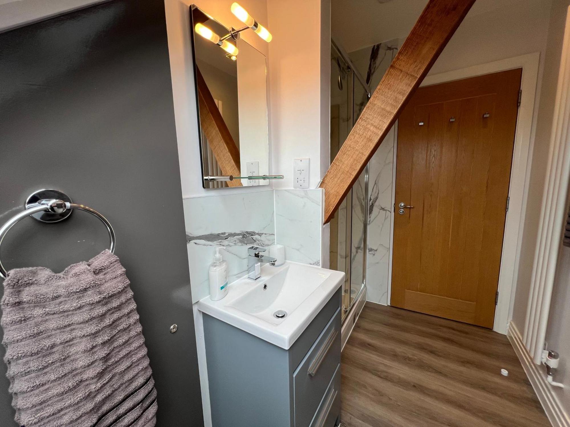 Glastonbury Secret Retreat - 1 Bd Split-Level Apt, Sleeps 3 Eksteriør bilde