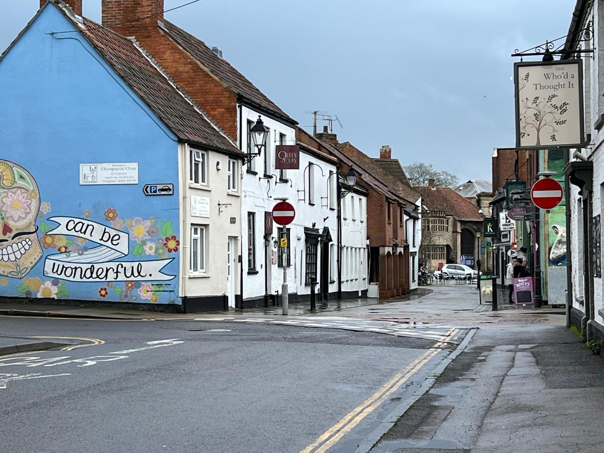Glastonbury Secret Retreat - 1 Bd Split-Level Apt, Sleeps 3 Eksteriør bilde