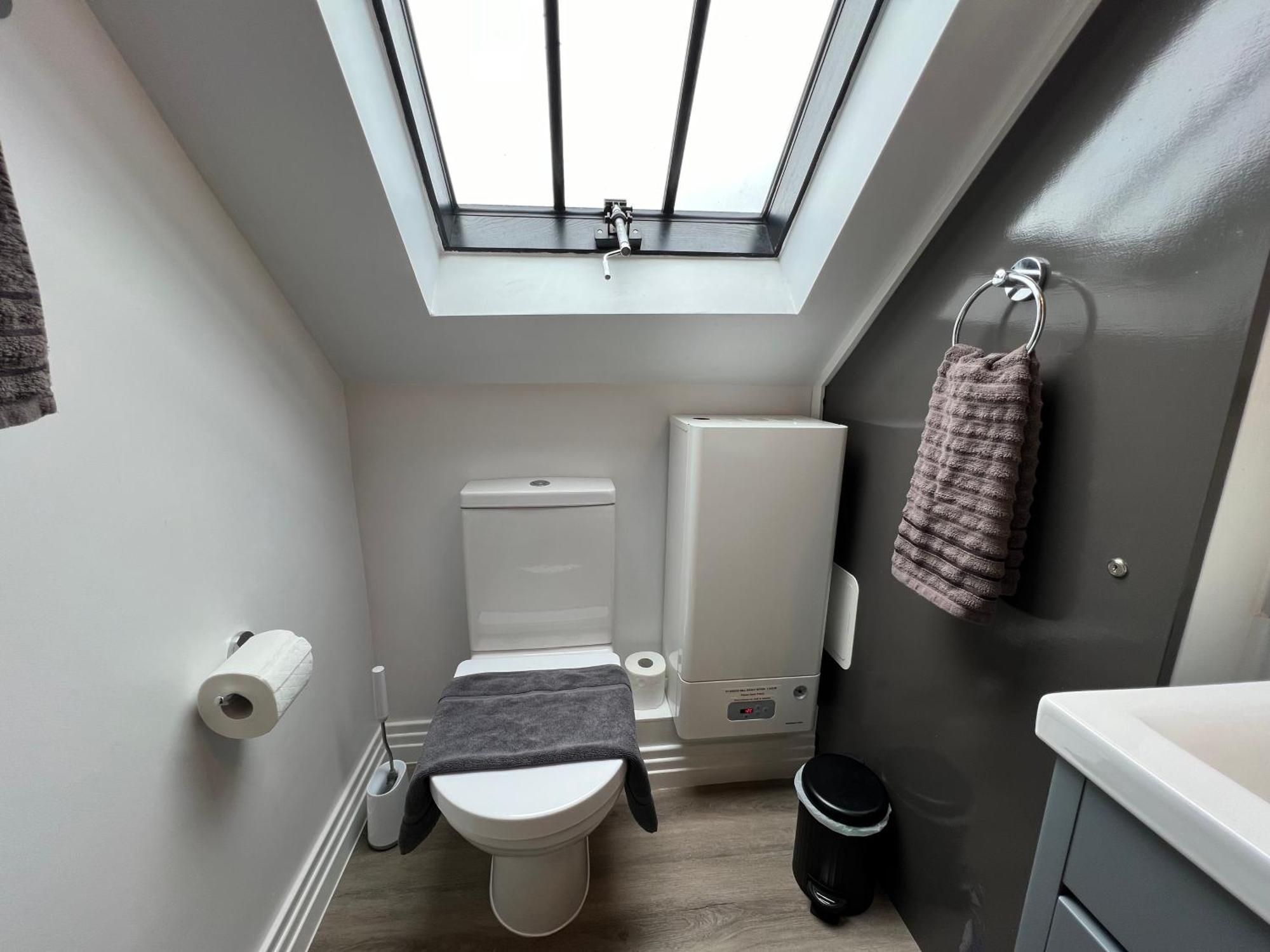 Glastonbury Secret Retreat - 1 Bd Split-Level Apt, Sleeps 3 Eksteriør bilde