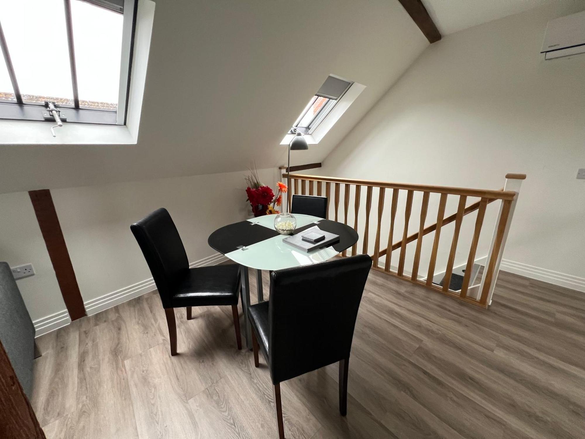 Glastonbury Secret Retreat - 1 Bd Split-Level Apt, Sleeps 3 Eksteriør bilde