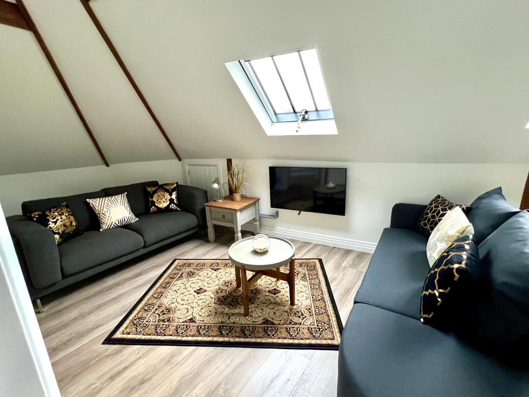 Glastonbury Secret Retreat - 1 Bd Split-Level Apt, Sleeps 3 Eksteriør bilde