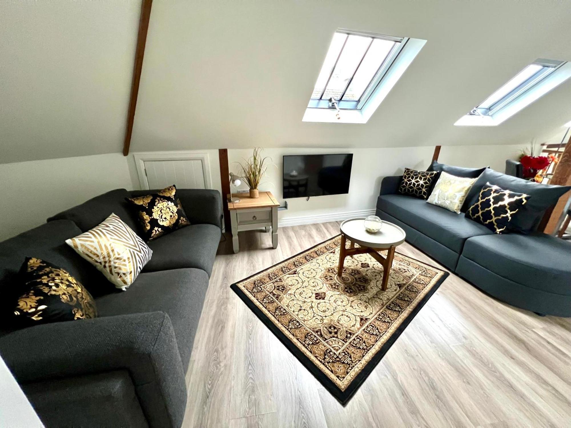 Glastonbury Secret Retreat - 1 Bd Split-Level Apt, Sleeps 3 Eksteriør bilde