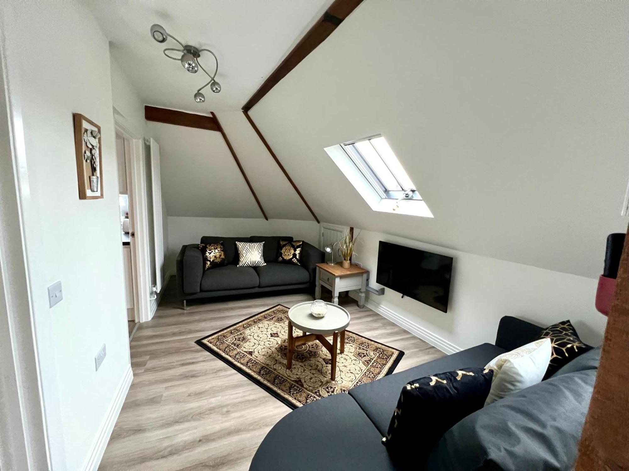 Glastonbury Secret Retreat - 1 Bd Split-Level Apt, Sleeps 3 Eksteriør bilde