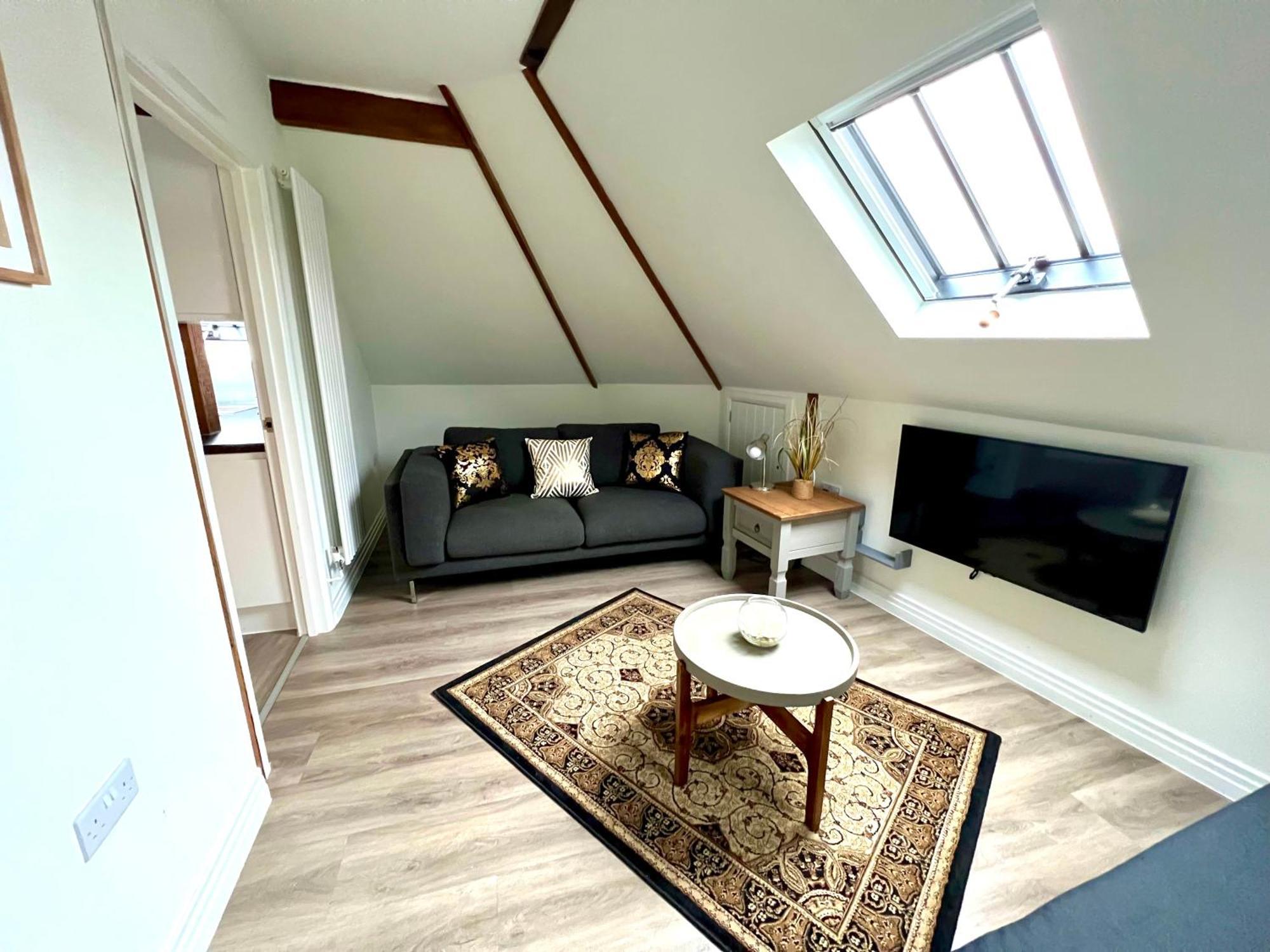 Glastonbury Secret Retreat - 1 Bd Split-Level Apt, Sleeps 3 Eksteriør bilde