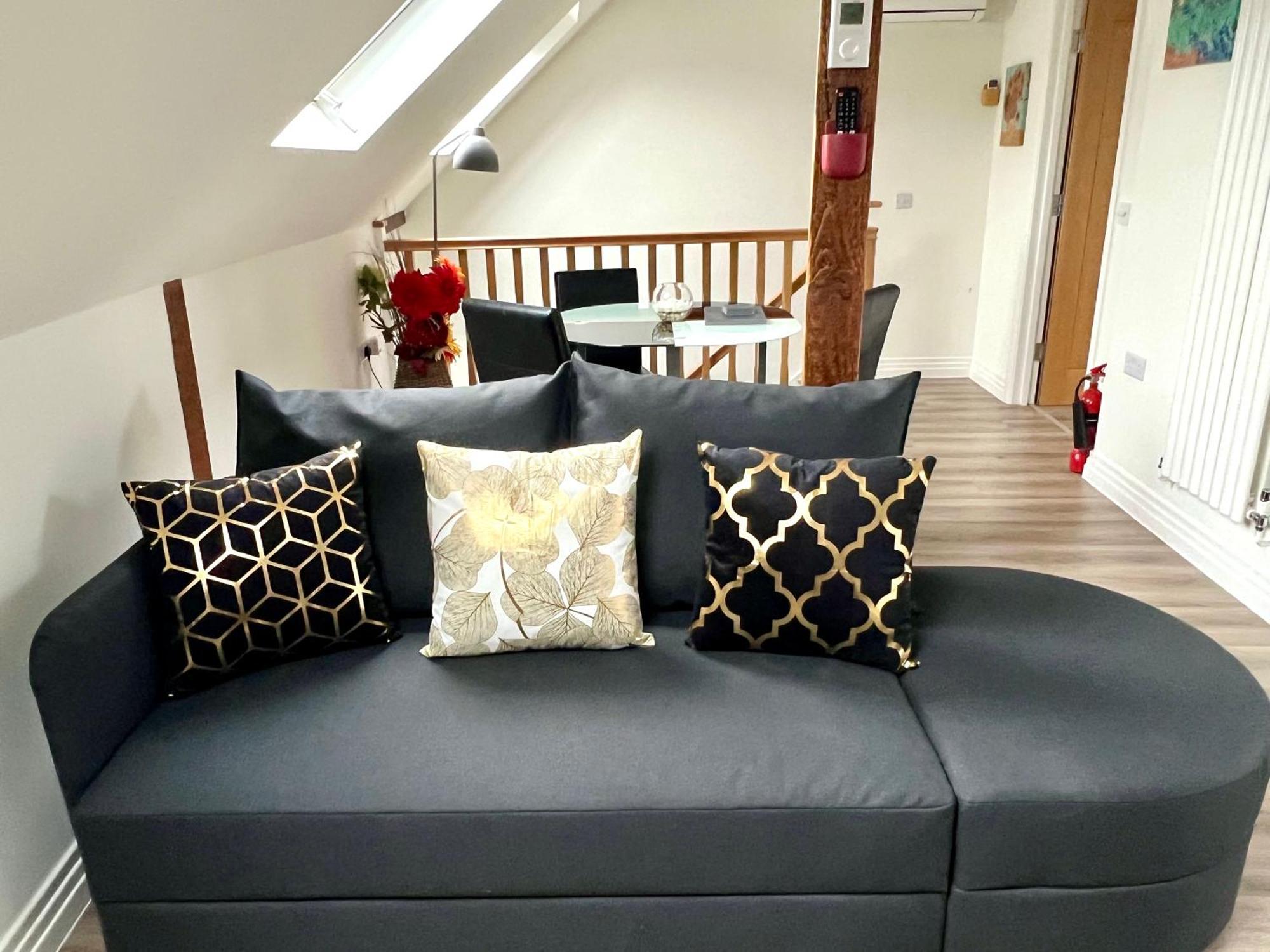 Glastonbury Secret Retreat - 1 Bd Split-Level Apt, Sleeps 3 Eksteriør bilde